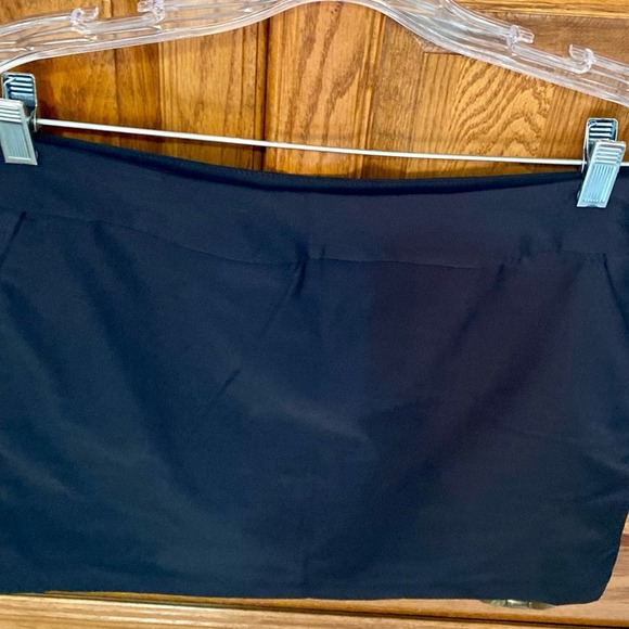 Nike Golf Women’s Black Golf Skort Skirt with Back Swoosh Size 4 Activewear - Picture 12 of 15